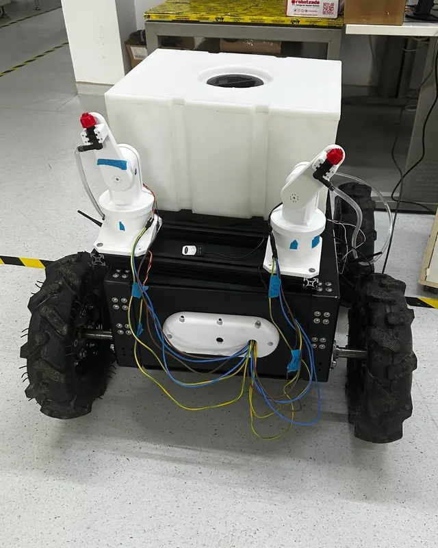 Sera ilaçlama robotu prototipinin önden görünümü